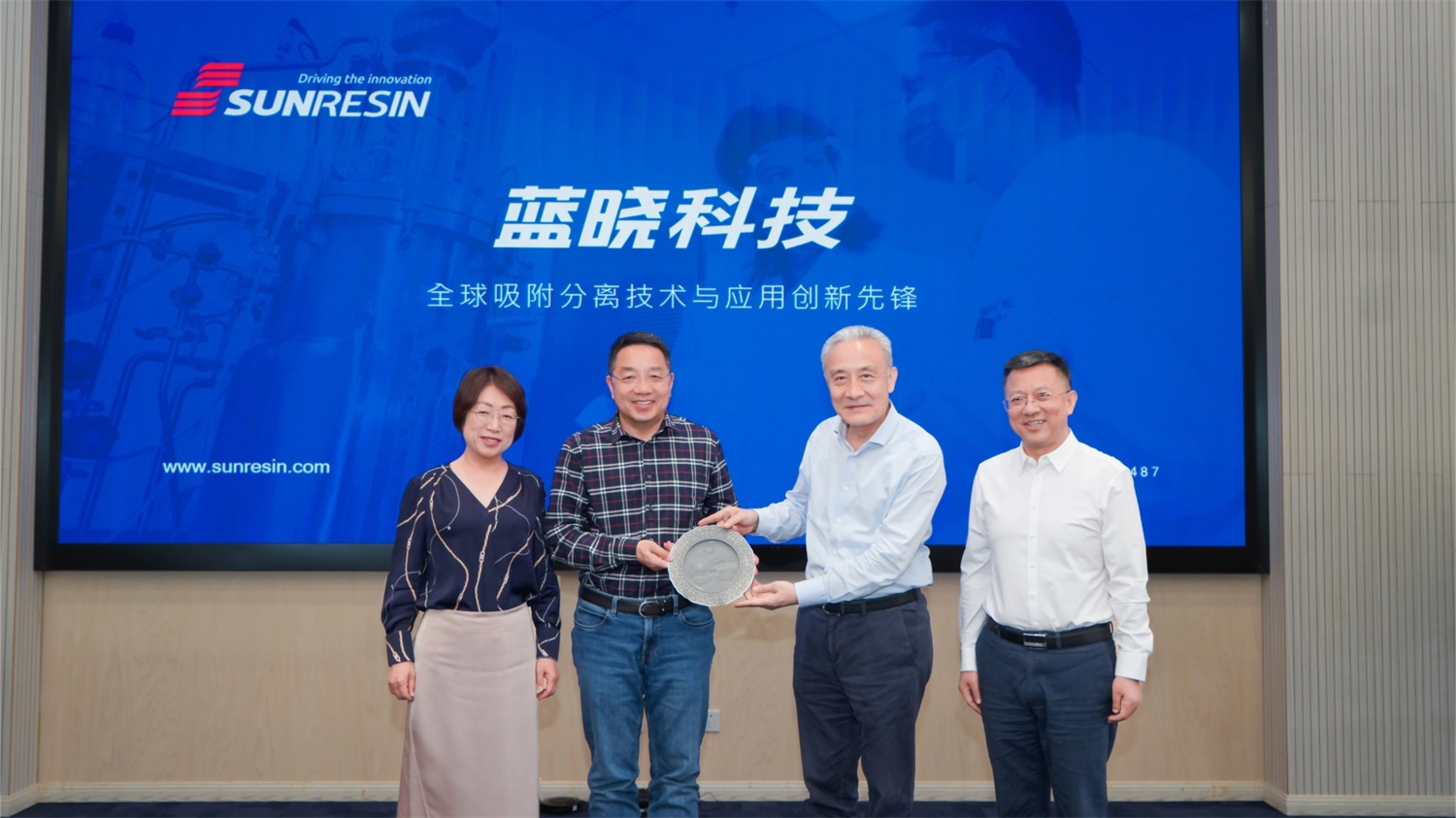 �Ĵ���ѧУ��������һ��ݰ������ʱ���������ǲ�����z6mg�Ƽ����н���